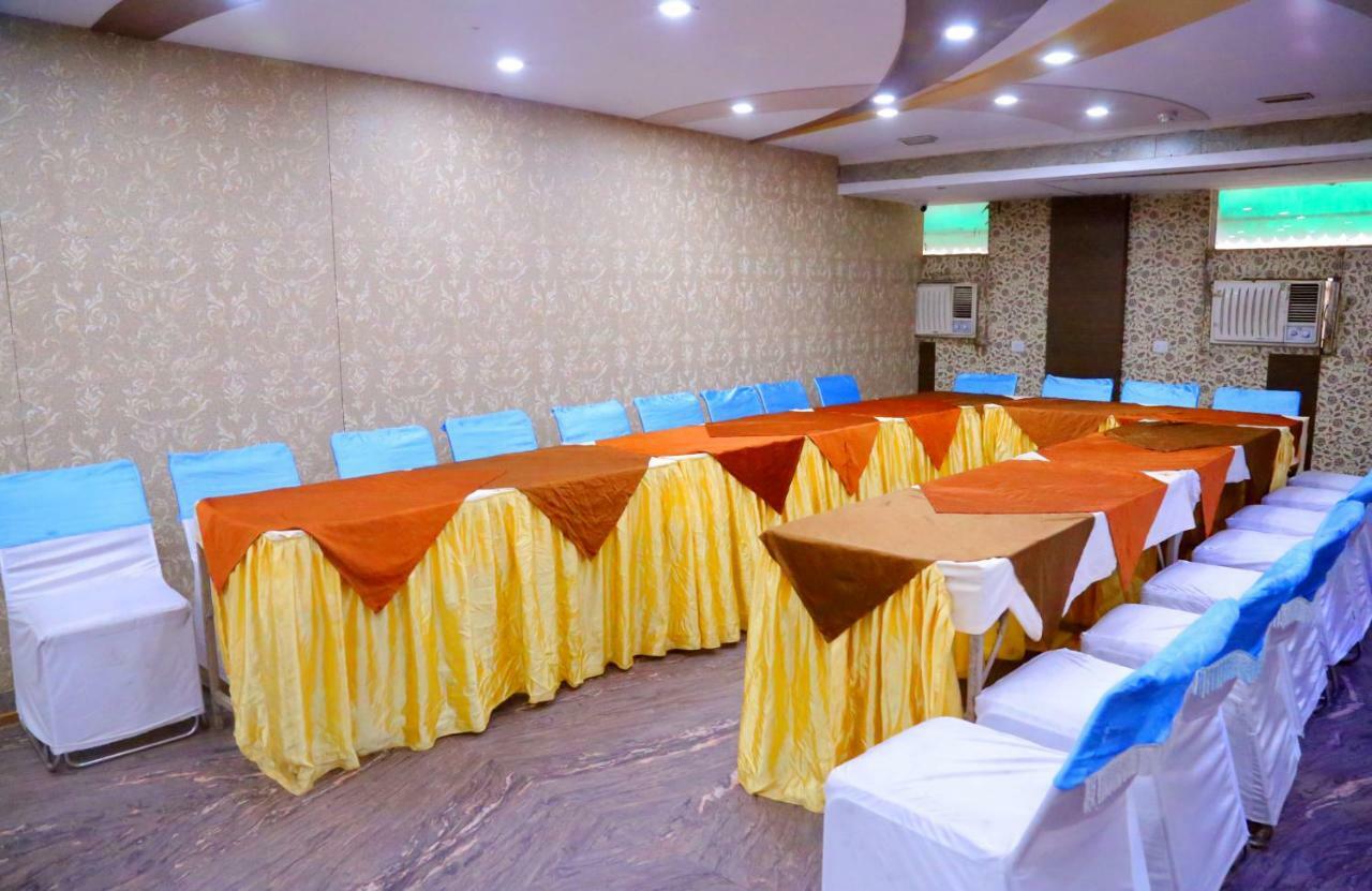 Hotel Moti Palace Агра Екстер'єр фото
